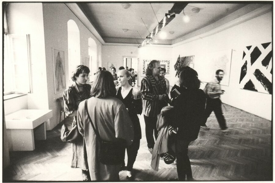 Uprostřed Marie Knížáková, Milan Knížák